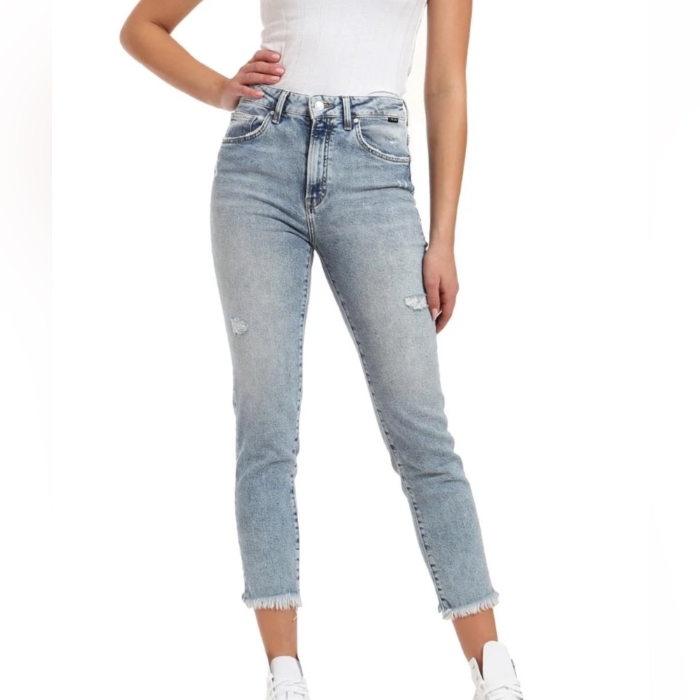 Mavi STAR  Classic Blue Iconic High Rise  Mom Jeans .
